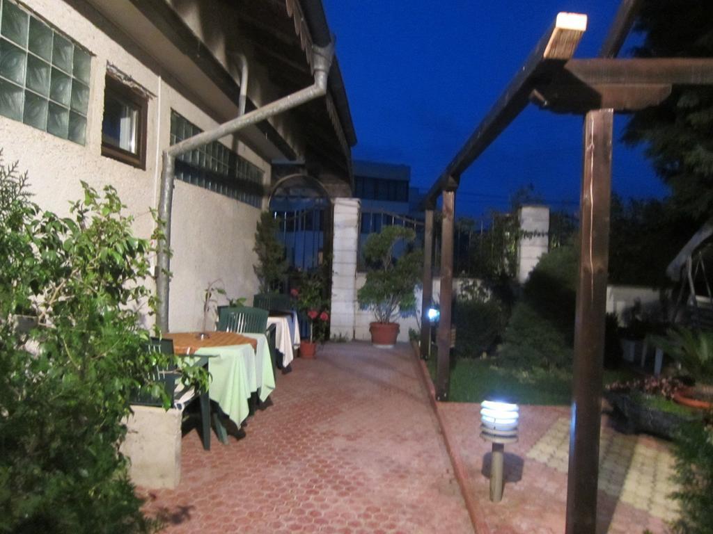 Guest House Delphini Varna Exterior photo